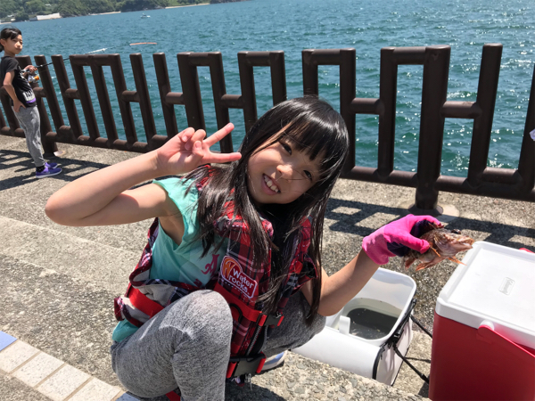 超リアル マリーナ海釣り公園 可愛い釣りガールの素敵な笑顔 フィッシングマックス 関西の釣果 大阪 神戸 和歌山の釣果情報