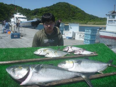 海上釣堀紀州 大ブリが釣れています 7月1日より釣り料金の料金改定のお知らせ フィッシングマックス 関西の釣果 大阪 神戸 和歌山の釣果情報